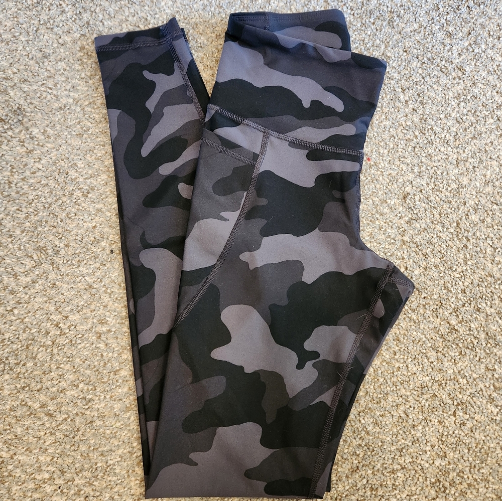 Old Navy Camo Active Leggings with pockets